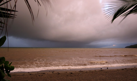 Taifun vor Small Tabinay