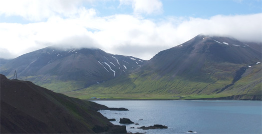 Sicht auf den Njardvik-Fjord