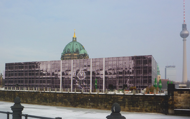 Palast-Schloss mit Kuppel